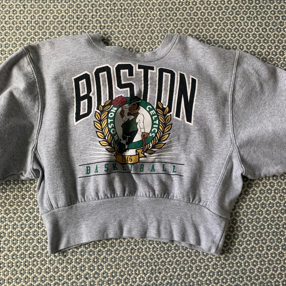 Small Celtics sweatshirt